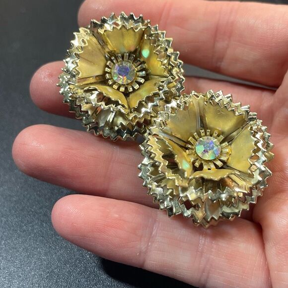 Vintage Jewelry - Vintage Gold Tone Aurora Borealis Clip On Earrings. Excellent condition.